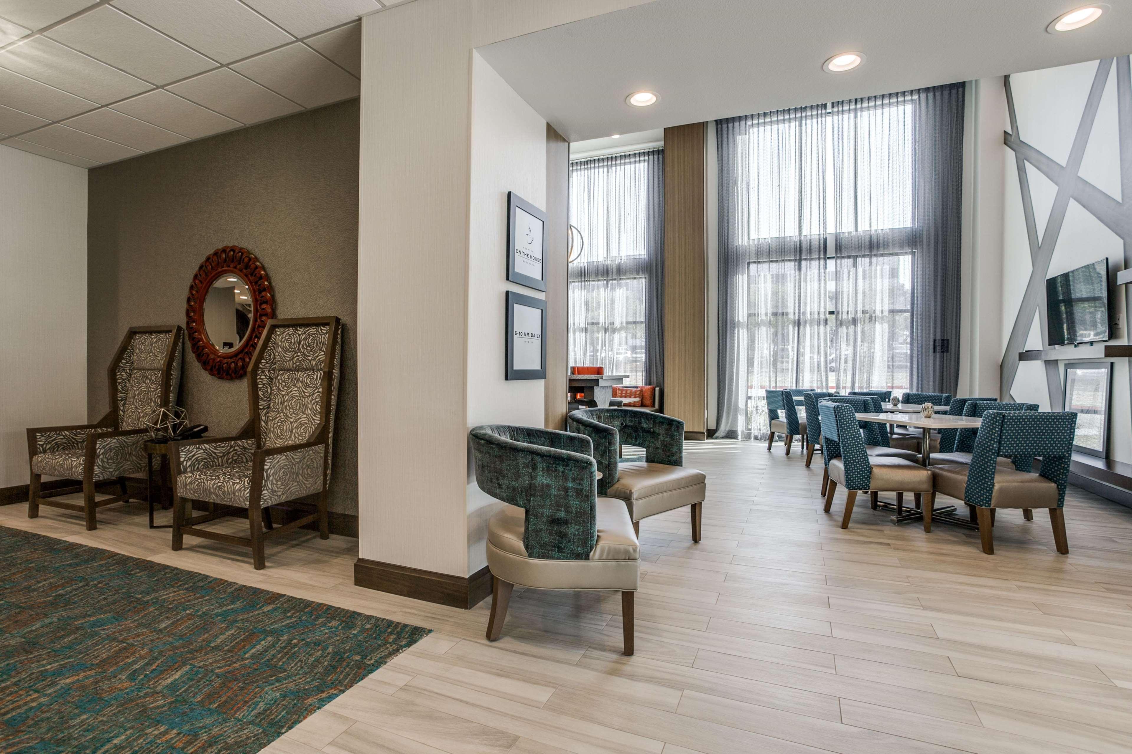 Hampton Inn & Suites Dallas-Central Expy/North Park Area Extérieur photo