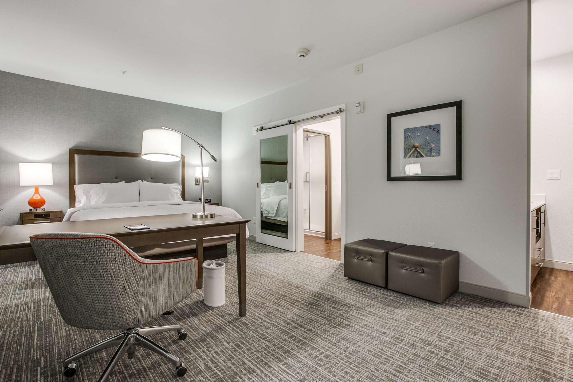 Hampton Inn & Suites Dallas-Central Expy/North Park Area Extérieur photo