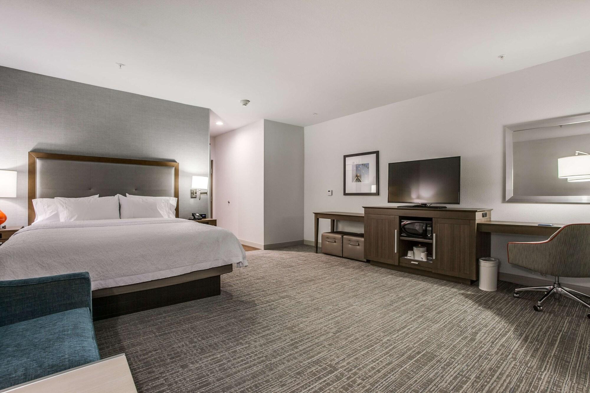 Hampton Inn & Suites Dallas-Central Expy/North Park Area Extérieur photo